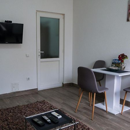Cozy Spacious Apartment Peje Bagian luar foto