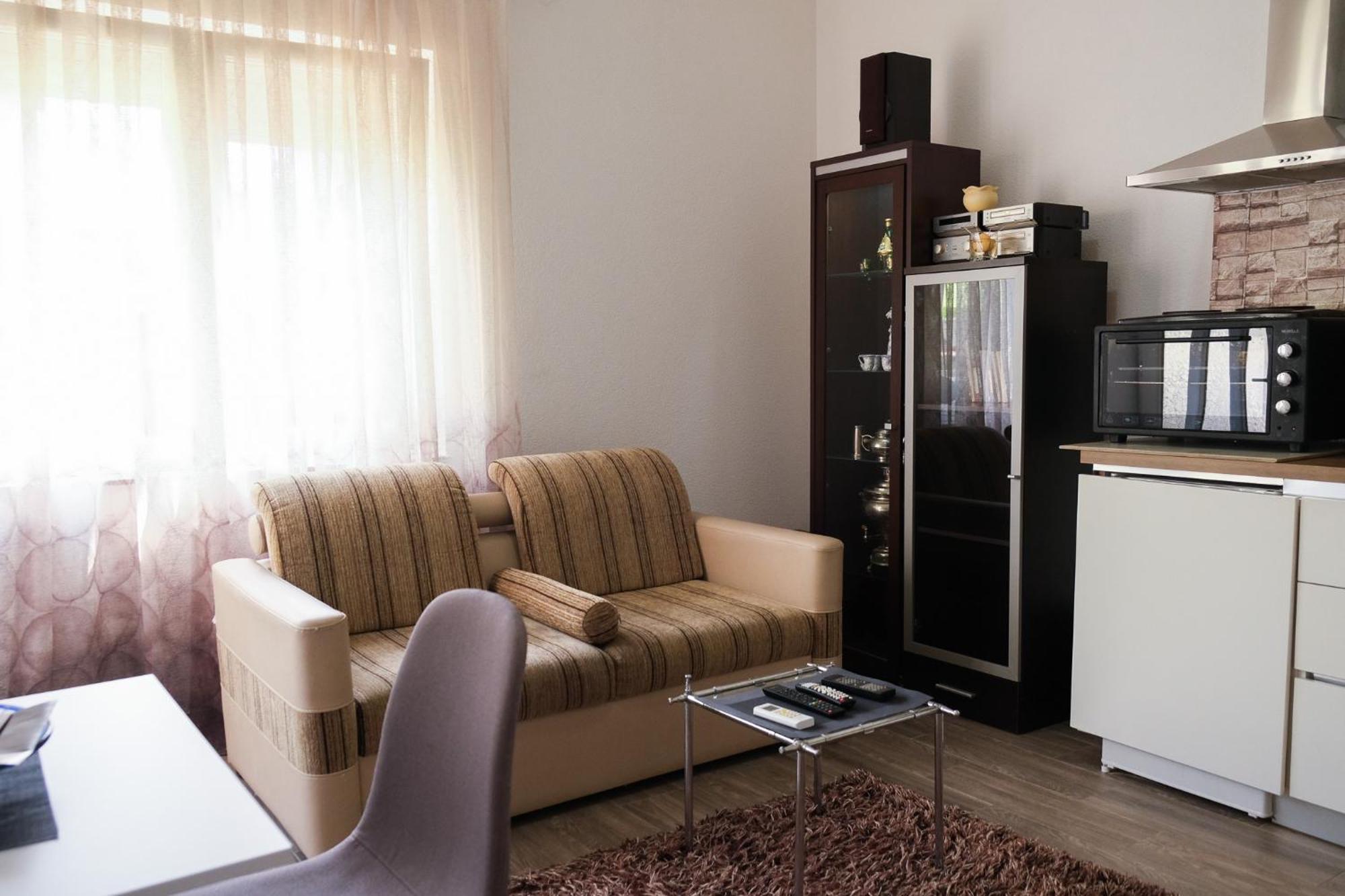 Cozy Spacious Apartment Peje Bagian luar foto
